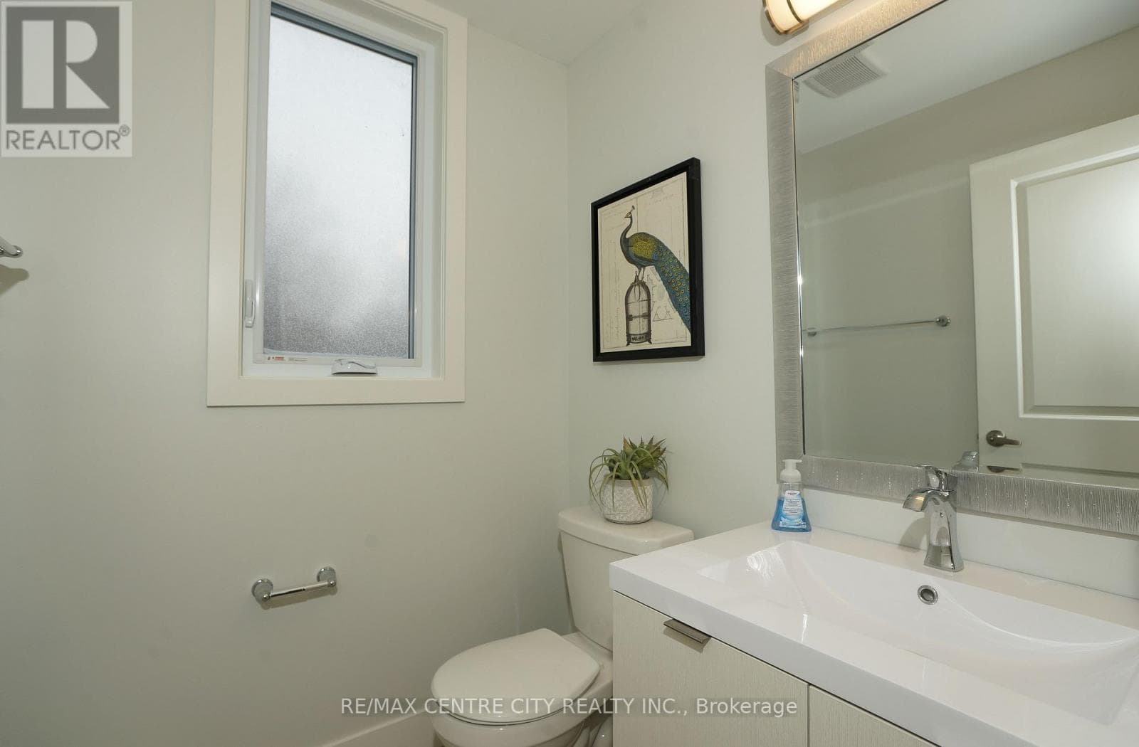 6 - 925 DEVERON CRESCENT — photo 5