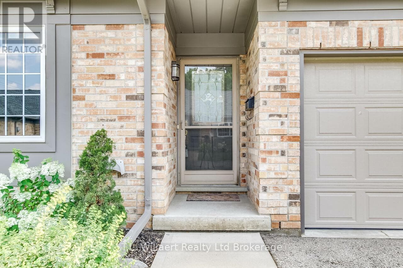 UNIT 4 - 7-105 KING STREET — photo 2