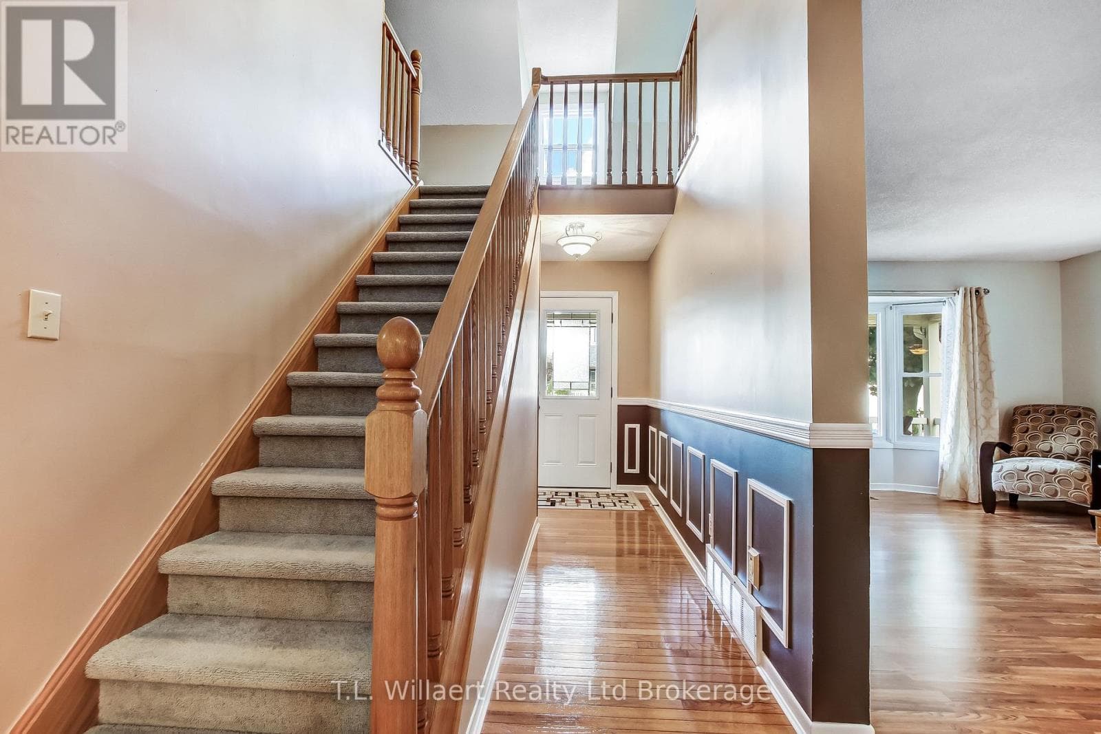 62 EDWIN CRESCENT — photo 4