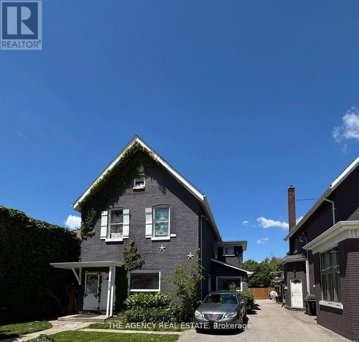 714 DUNDAS STREET in 
