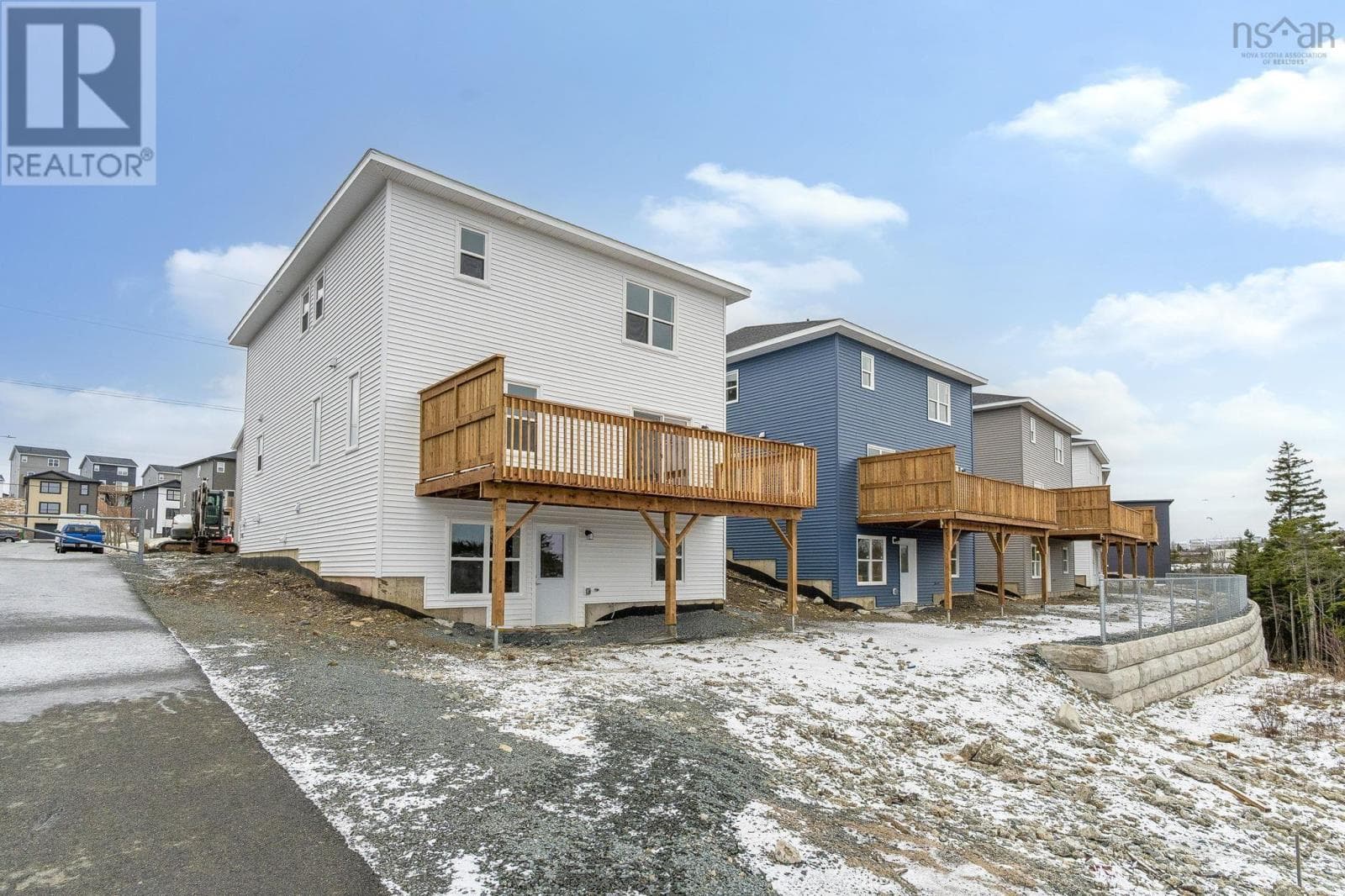127 FLATROCK CRESCENT — photo 3