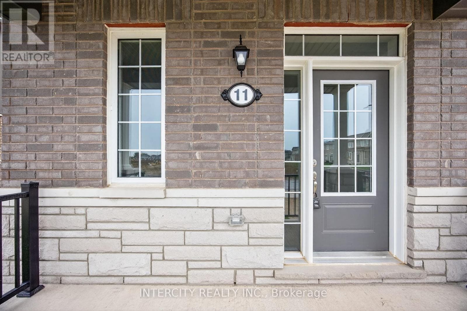 11 AVALON DRIVE, Toronto — photo 4