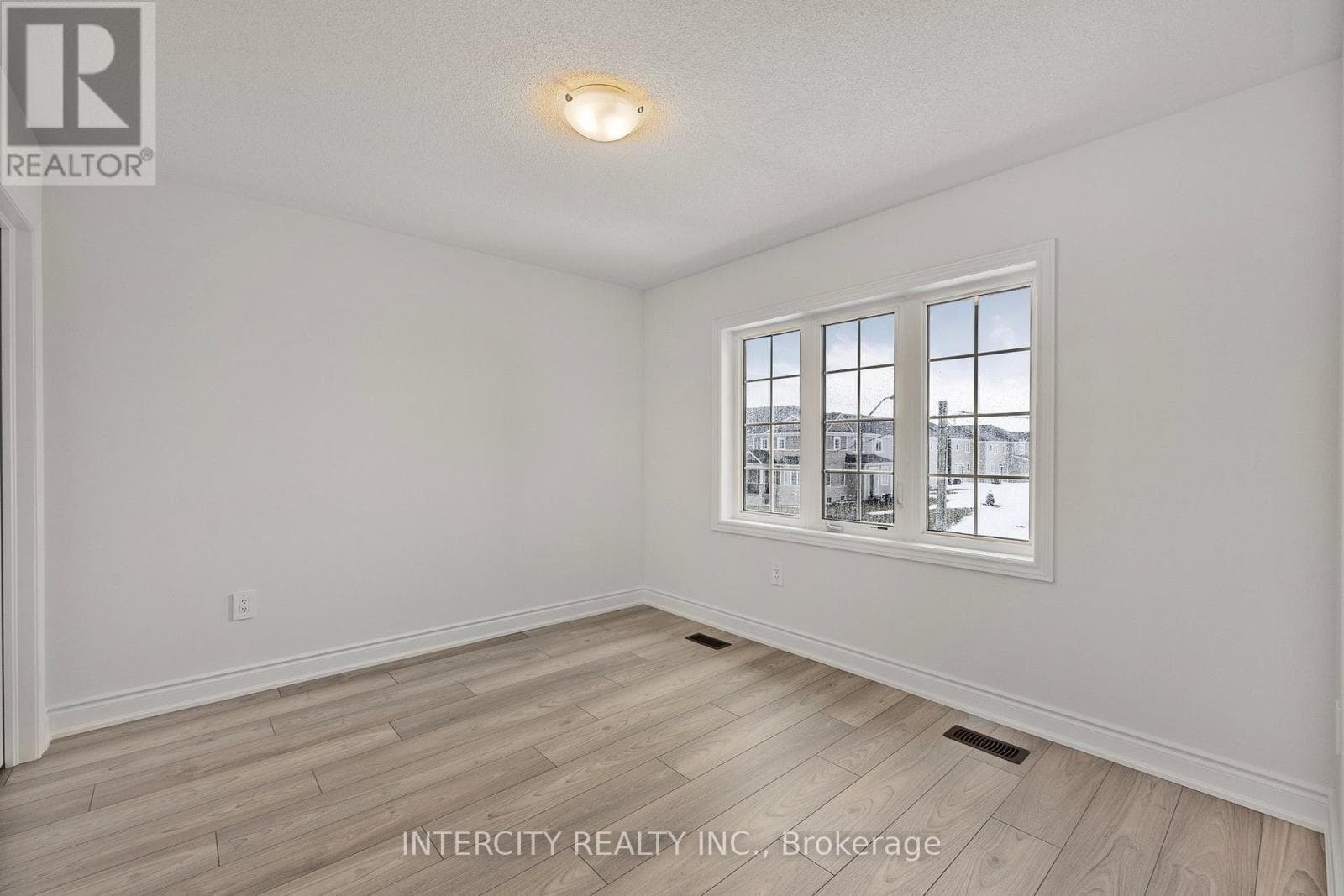 11 AVALON DRIVE, Toronto — photo 5