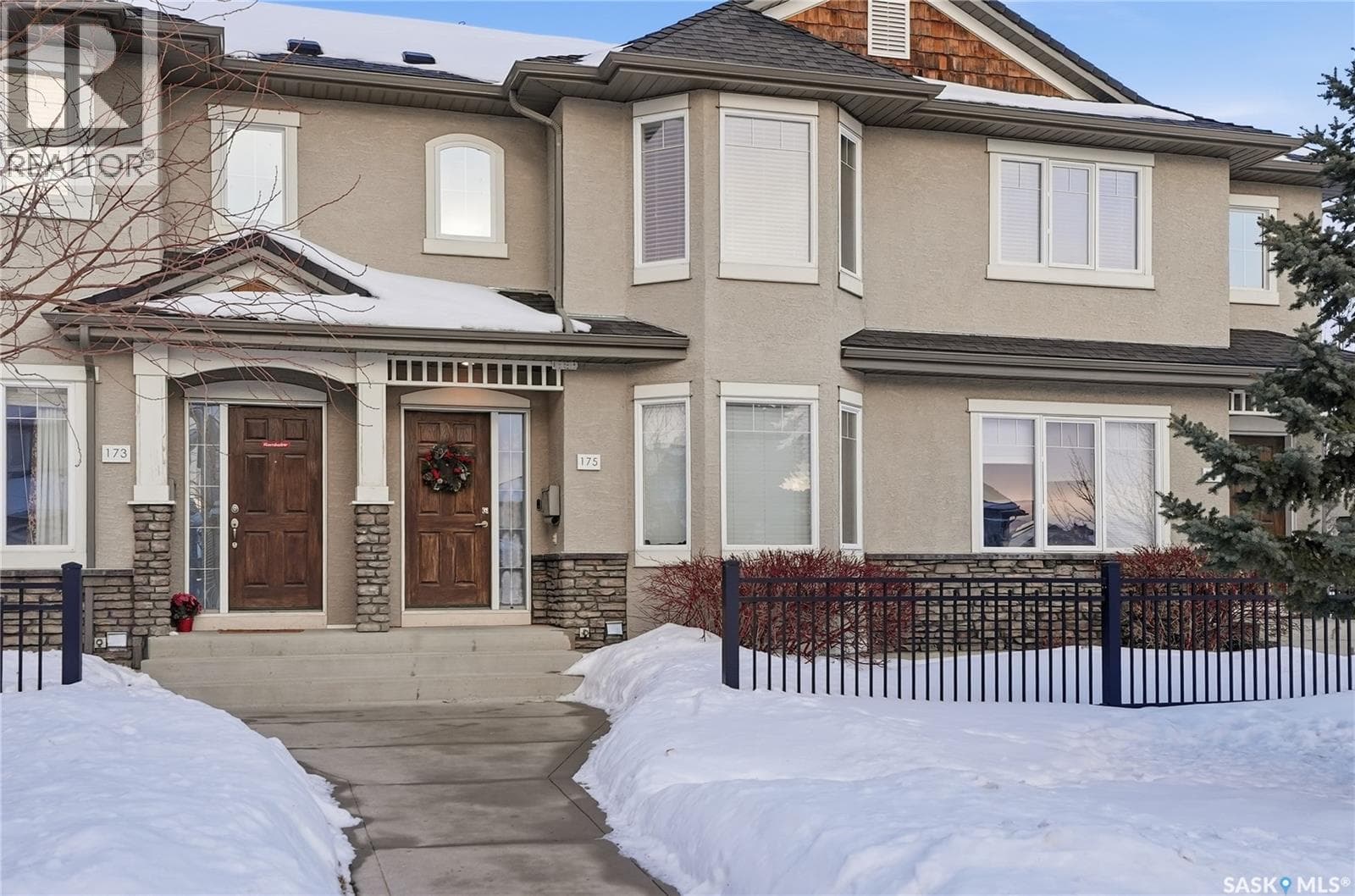175 135 Ashworth CRESCENT — photo 2
