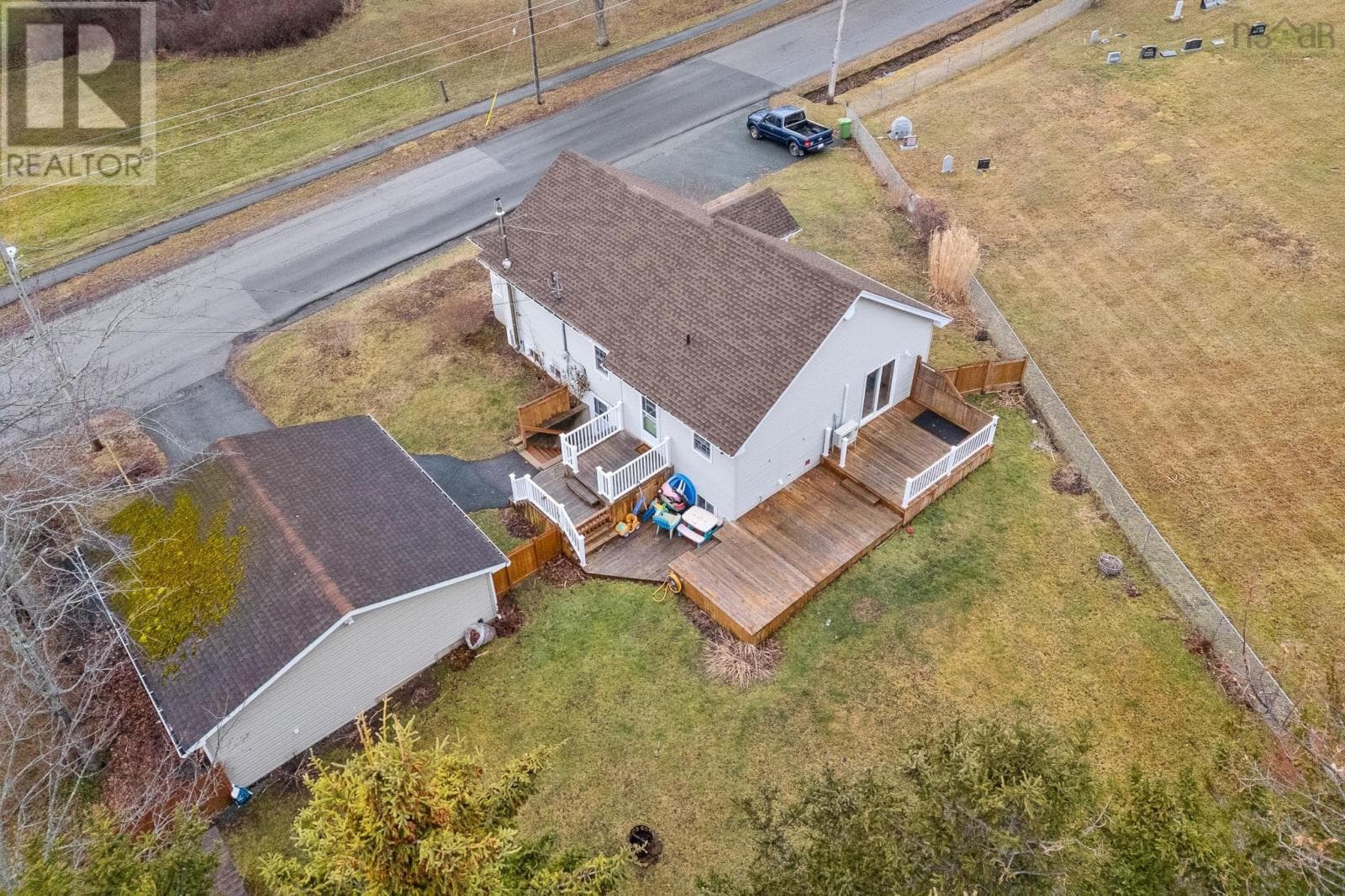 637 WILEY AVENUE — photo 3
