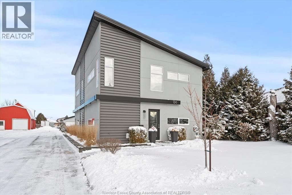 136 LOWES Sideroad — photo 2