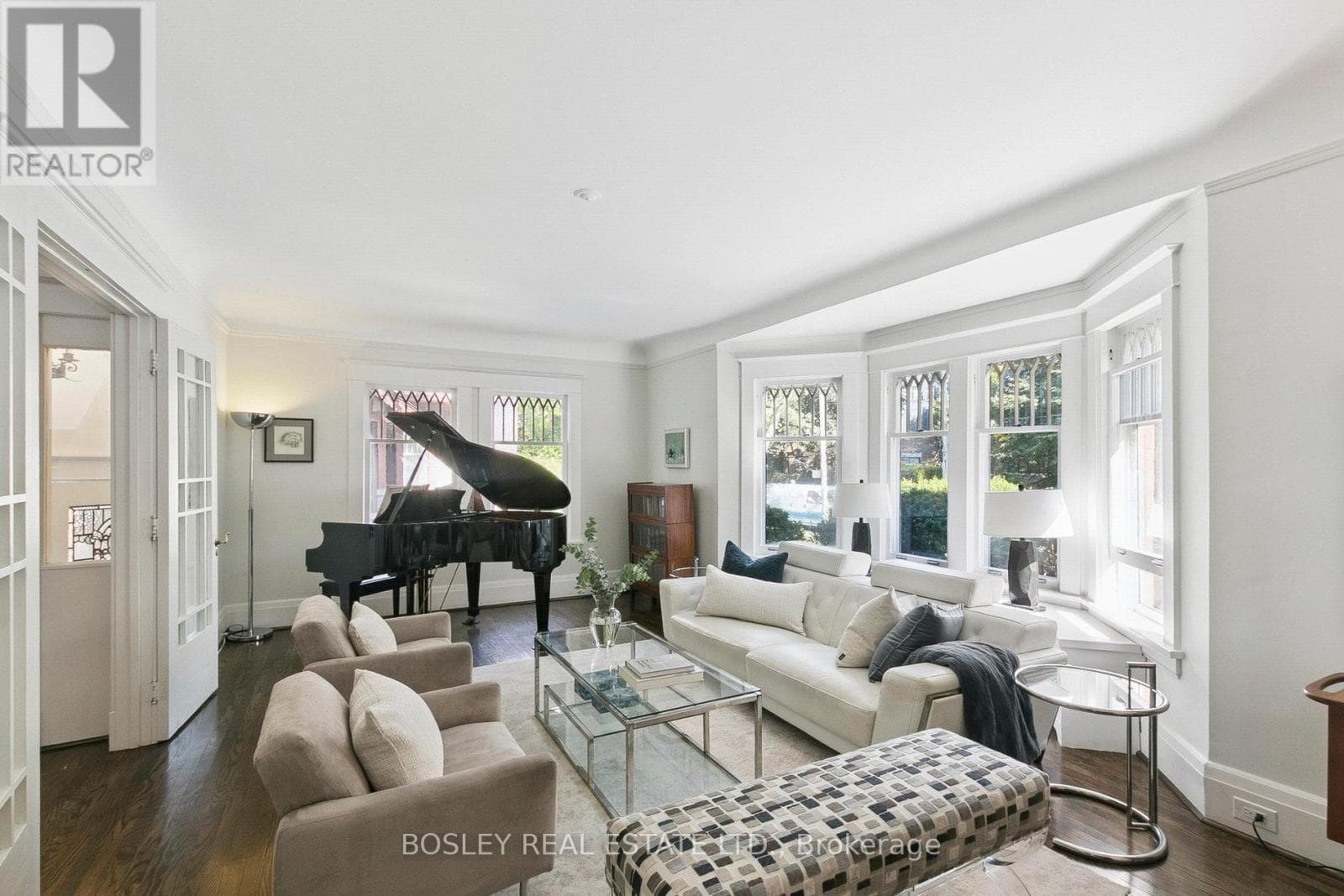 52 ROWANWOOD AVENUE — photo 2