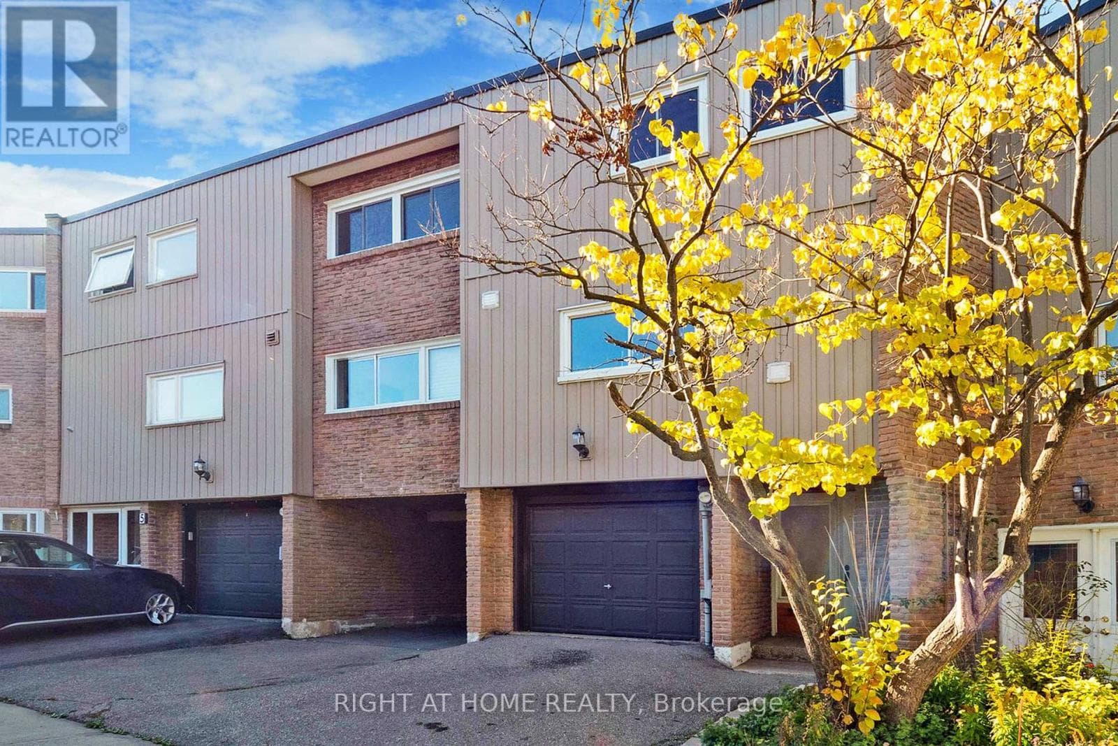 6 - 400 BLOOR STREET in Mississauga Valleys