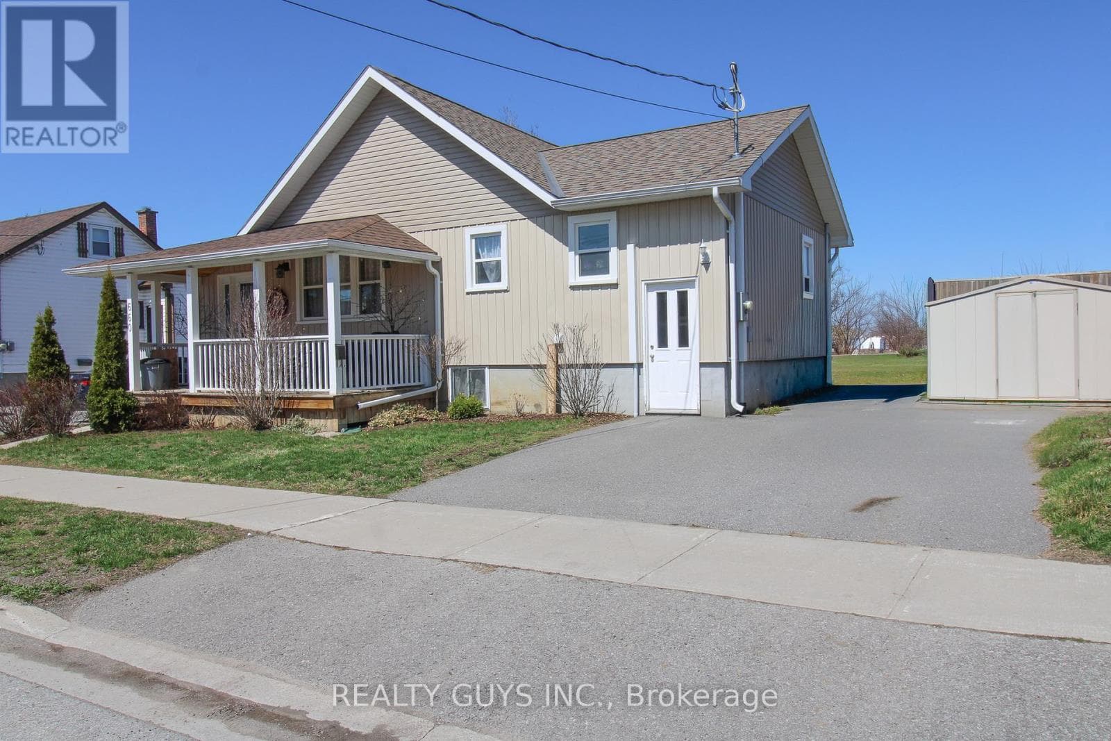 660 ORPINGTON ROAD, Central Lakes — photo 3