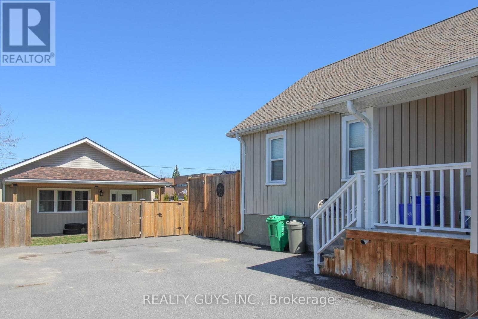 660 ORPINGTON ROAD, Central Lakes — photo 4