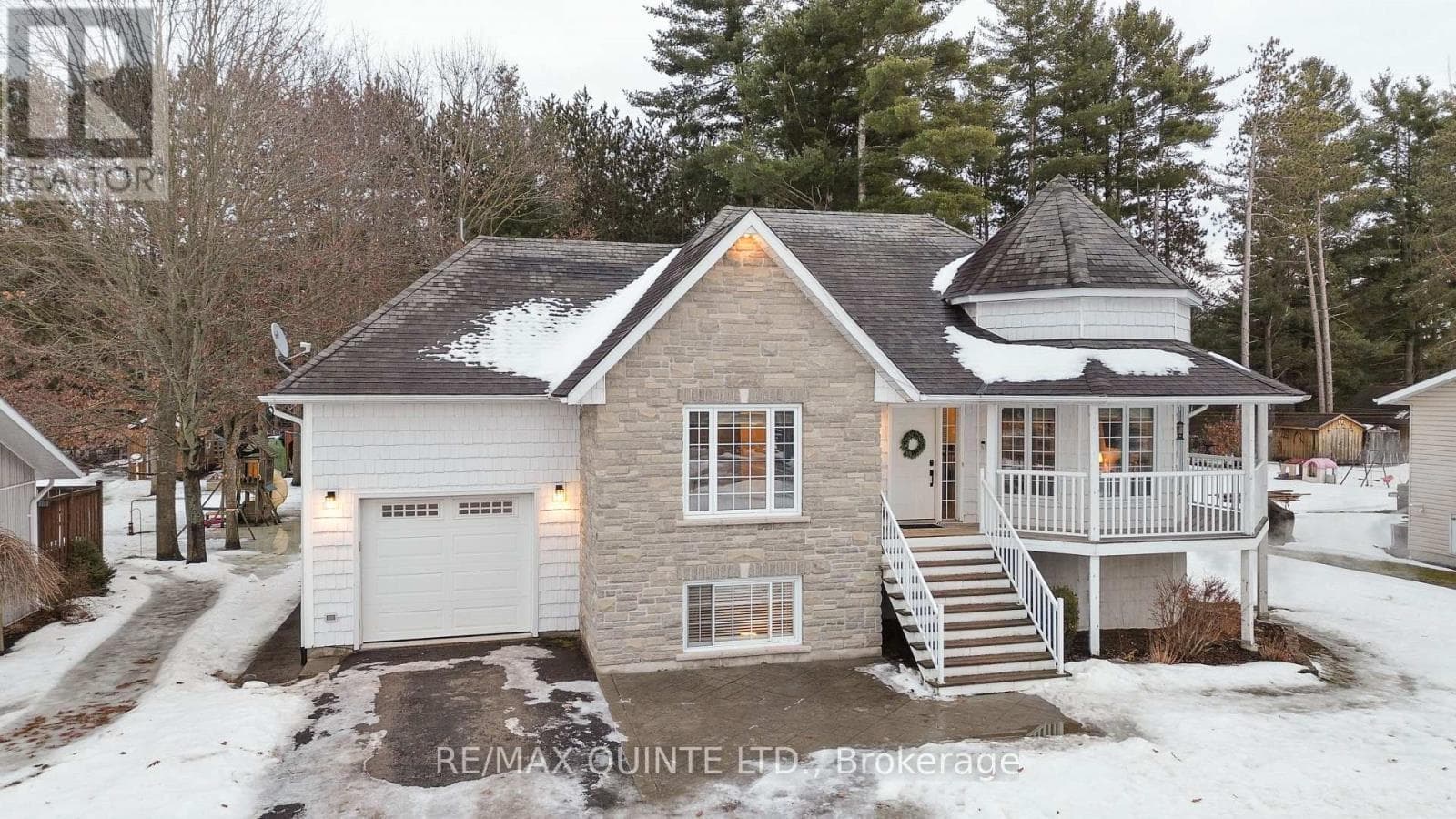 40 CHARLES COURT — photo 2