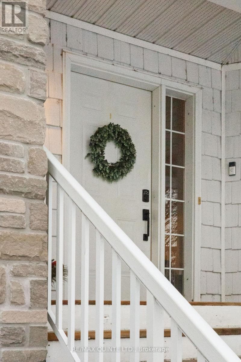 40 CHARLES COURT — photo 3