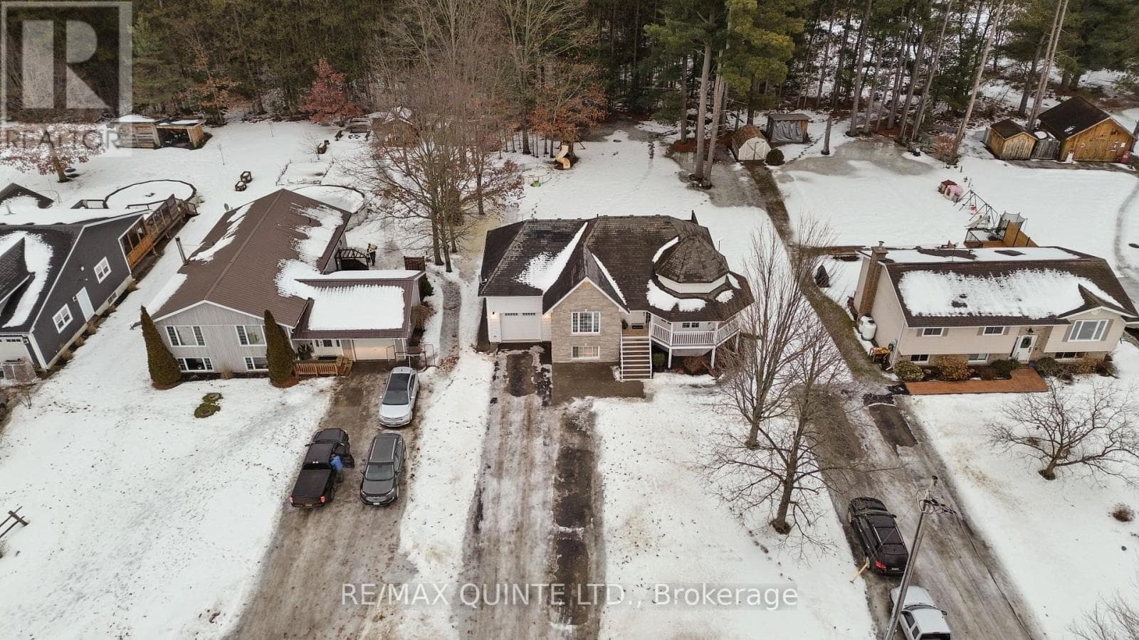 40 CHARLES COURT — photo 5