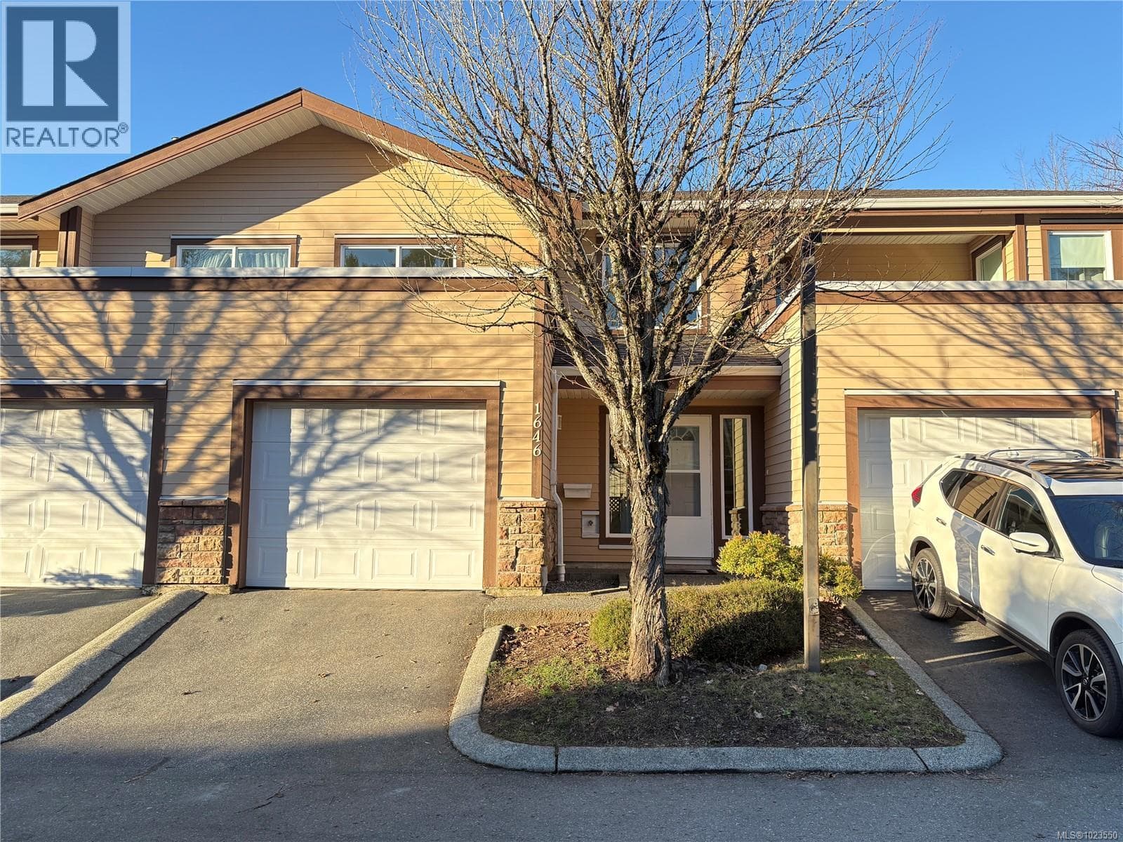 1646 CREEKSIDE DRIVE in 