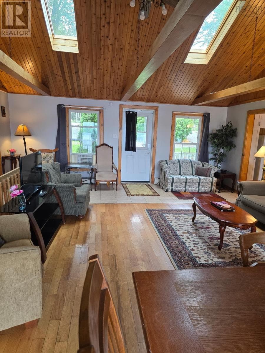 253 PERRY ROAD — photo 3