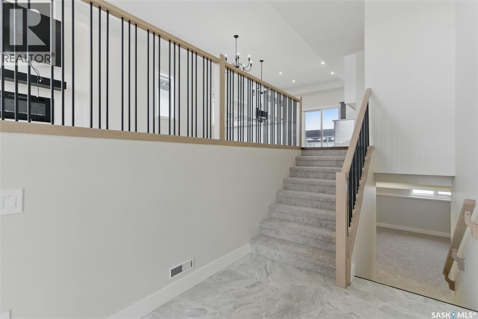 602 WEIR CRESCENT — photo 5