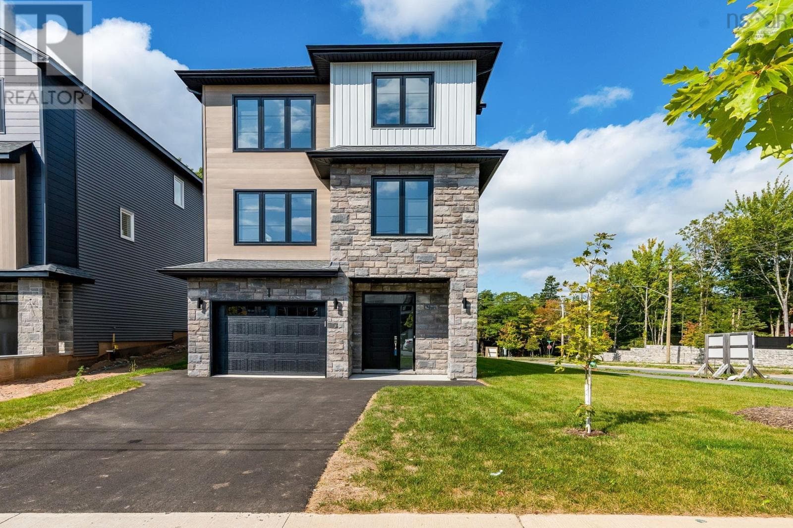 PC49 1 PEARLGARDEN CLOSE in DARTMOUTH