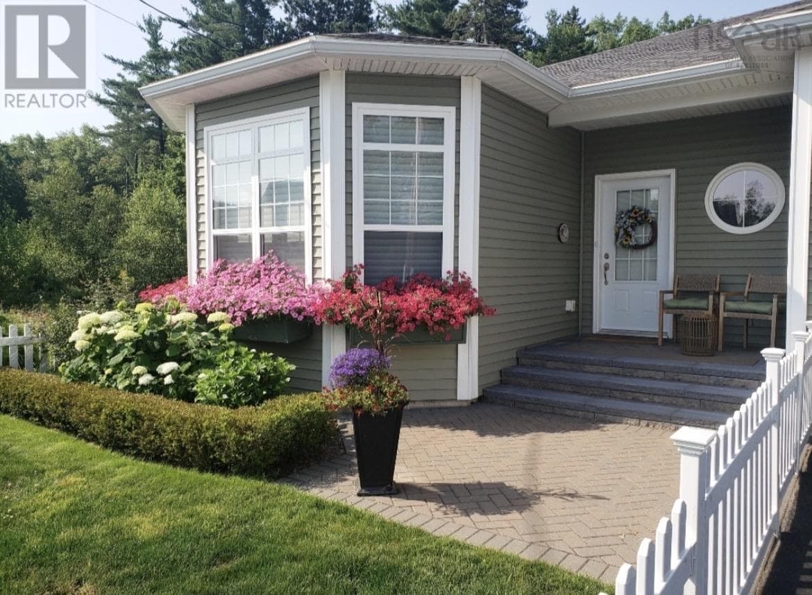 38 ROUNDHOUSE DRIVE — photo 3