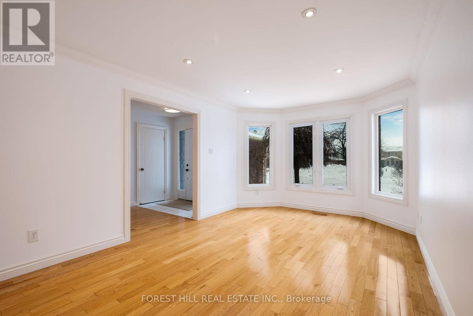 427 MATHEWS COURT — photo 2