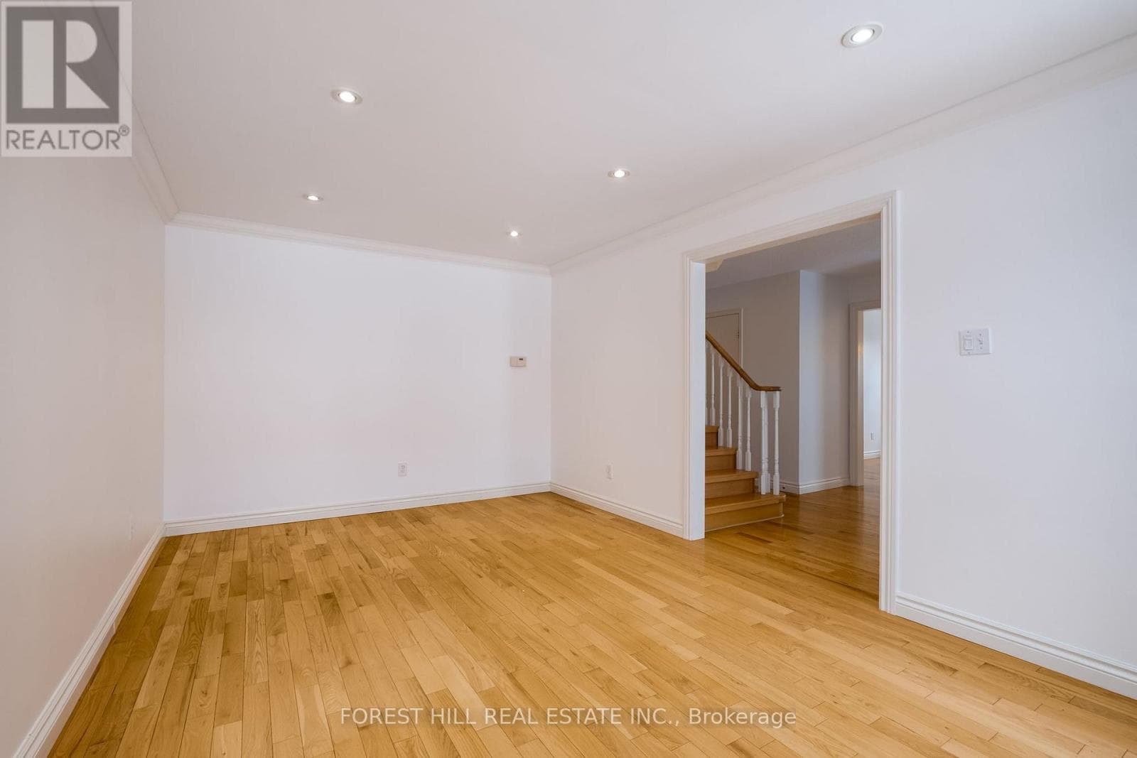 427 MATHEWS COURT — photo 3