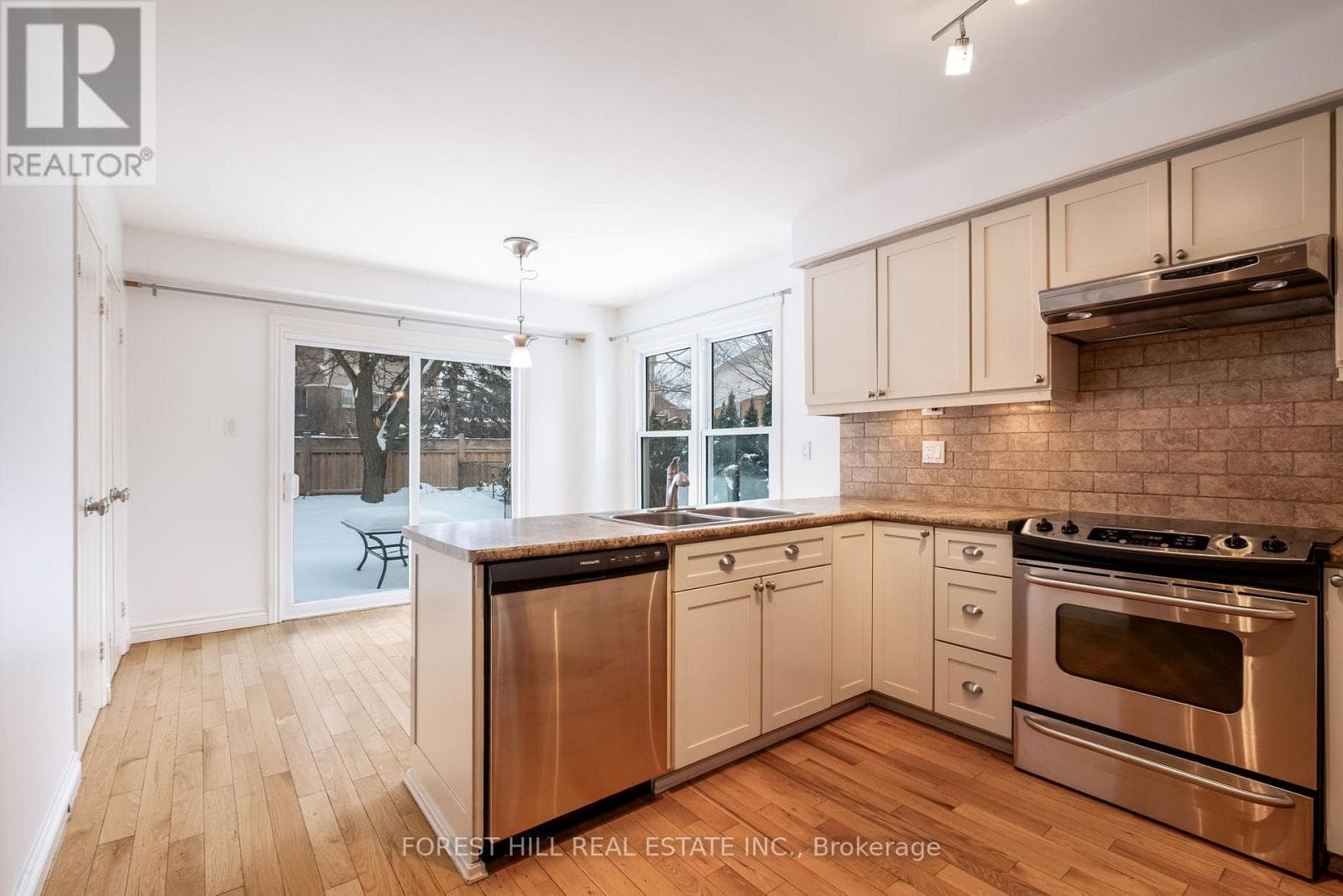 427 MATHEWS COURT — photo 4