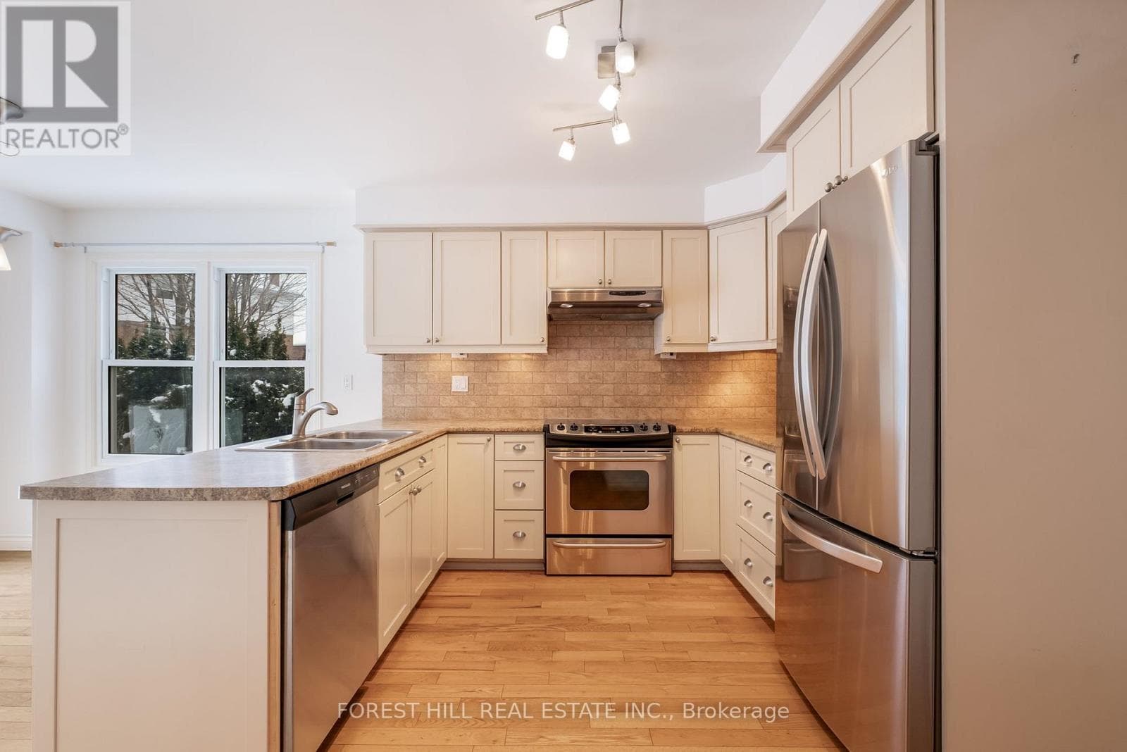 427 MATHEWS COURT — photo 5