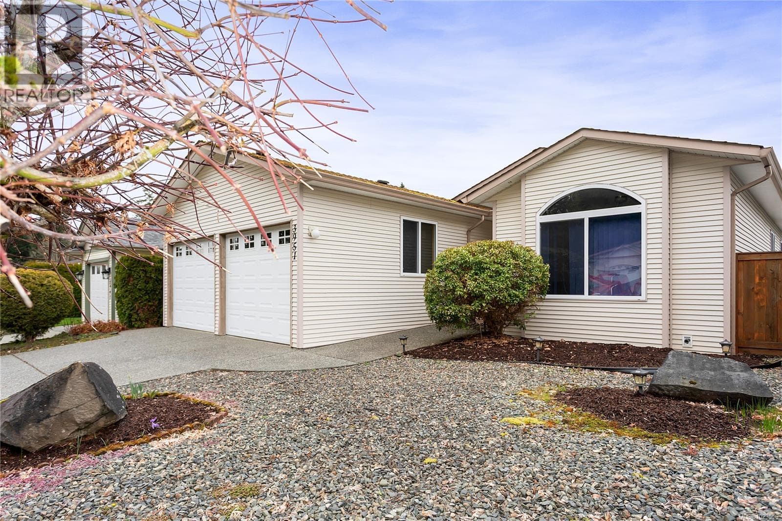 3951 Valewood Dr — photo 2