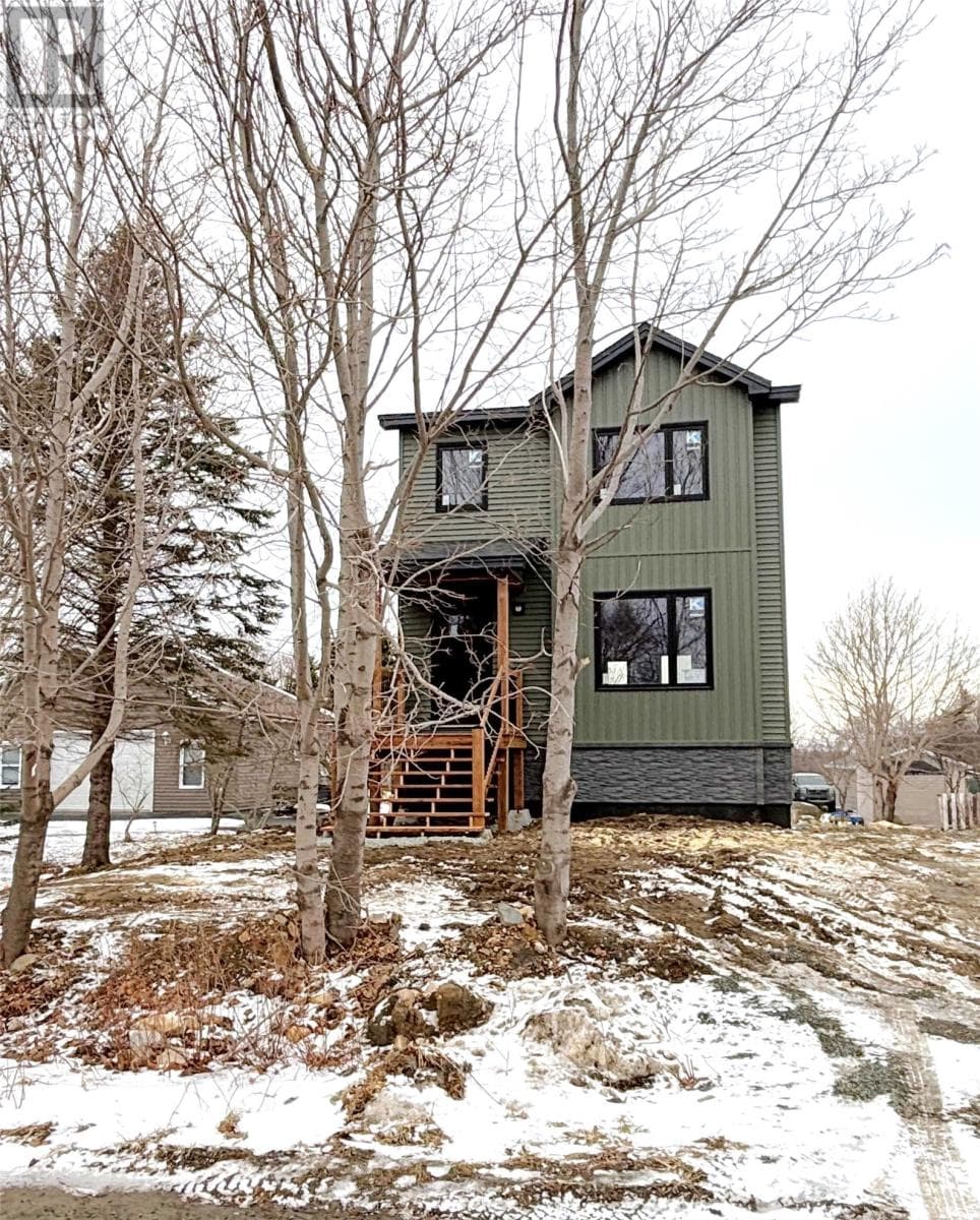 12 Reginalds Place — photo 3