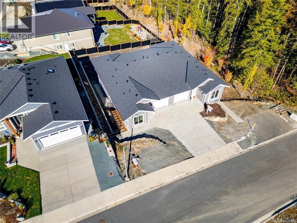 669 SANDERSON ROAD — photo 3