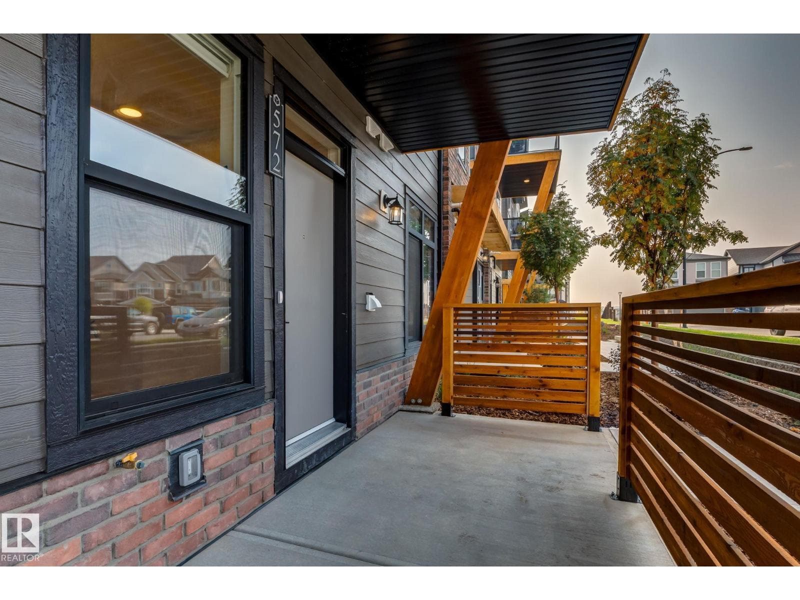 #43 16231 19 AV SW — photo 5