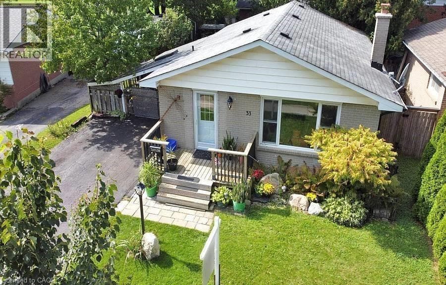 33 GARLAND CRESCENT — photo 2