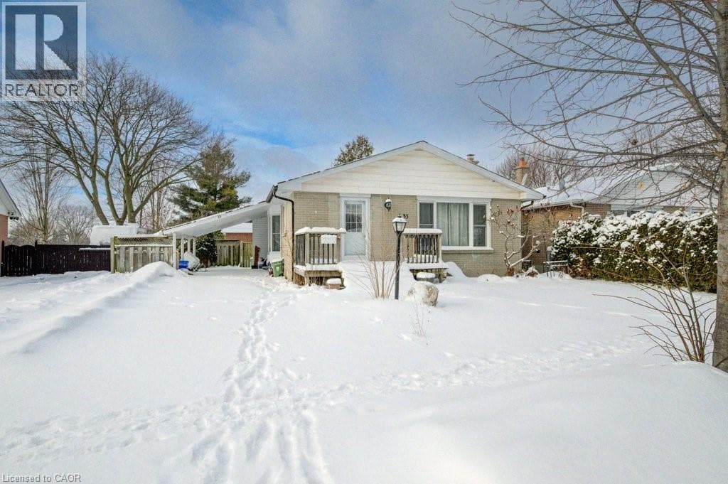 33 GARLAND CRESCENT — photo 3