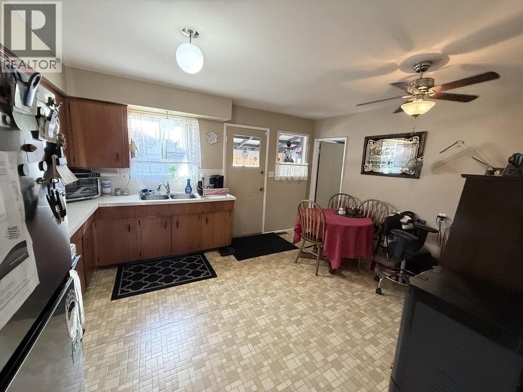 3537-3539 HANDLEY CRESCENT — photo 4