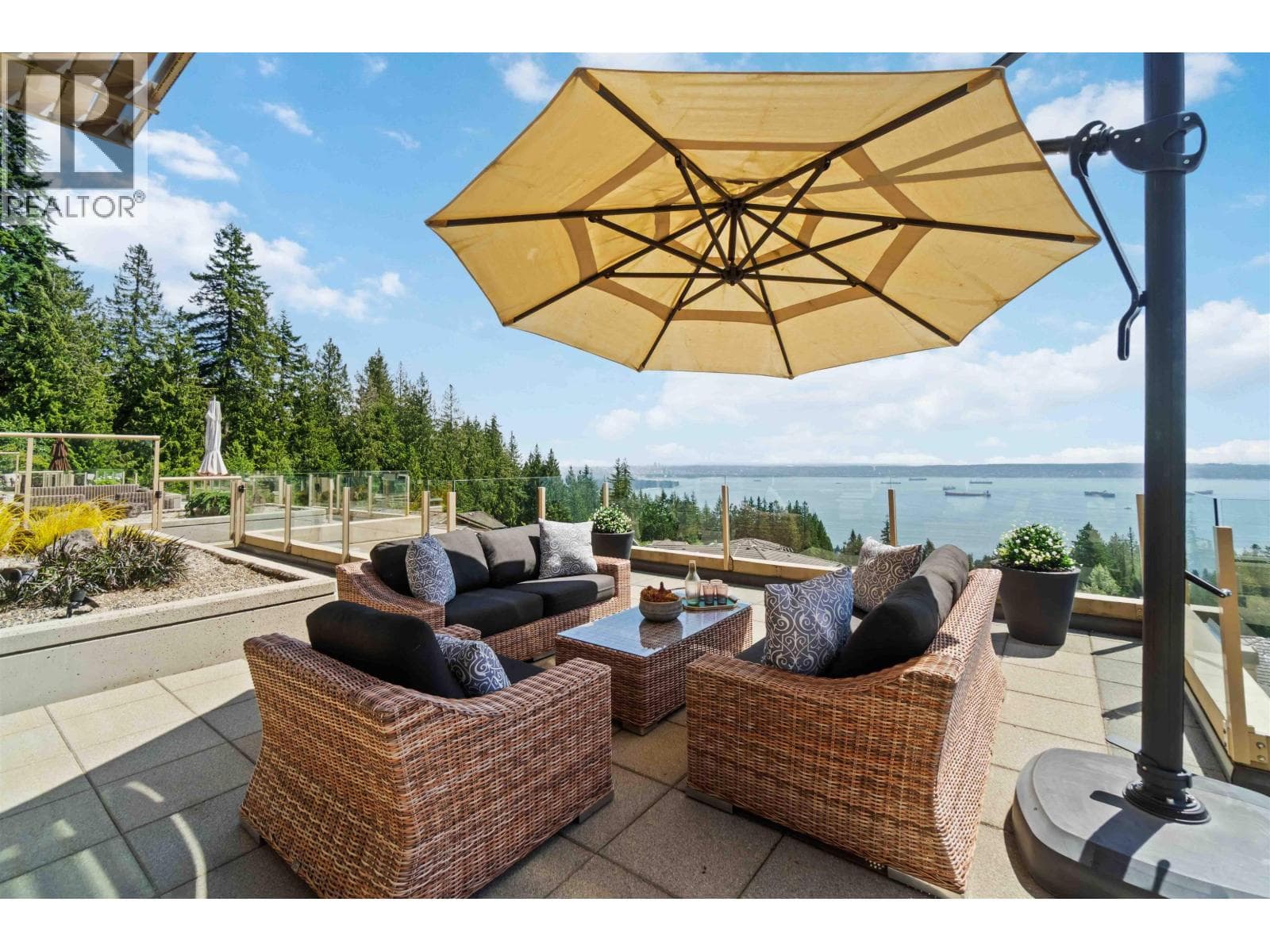 304 2535 GARDEN COURT in Cypress Park