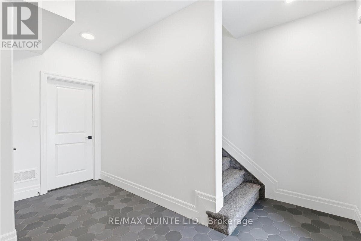 113 BUCHANAN STREET — photo 3