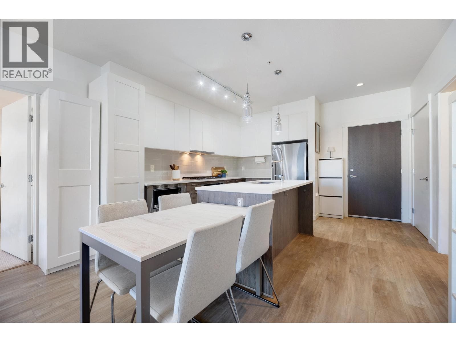 306 625 E 3RD STREET — photo 4