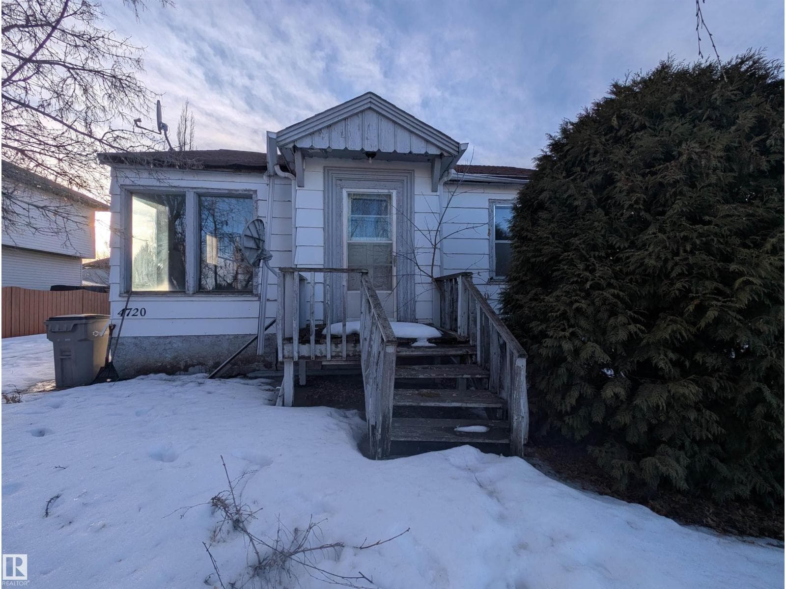 4720 52 STREET in 