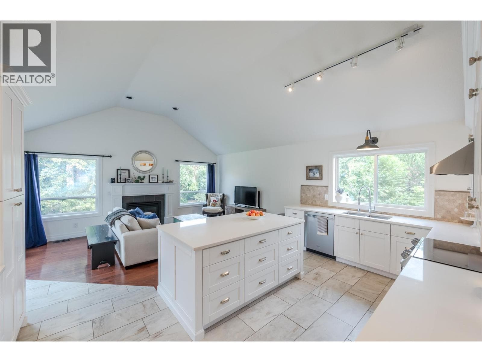 6107 Tavender Court — photo 2