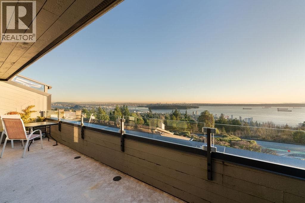73 2212 FOLKESTONE WAY — photo 4