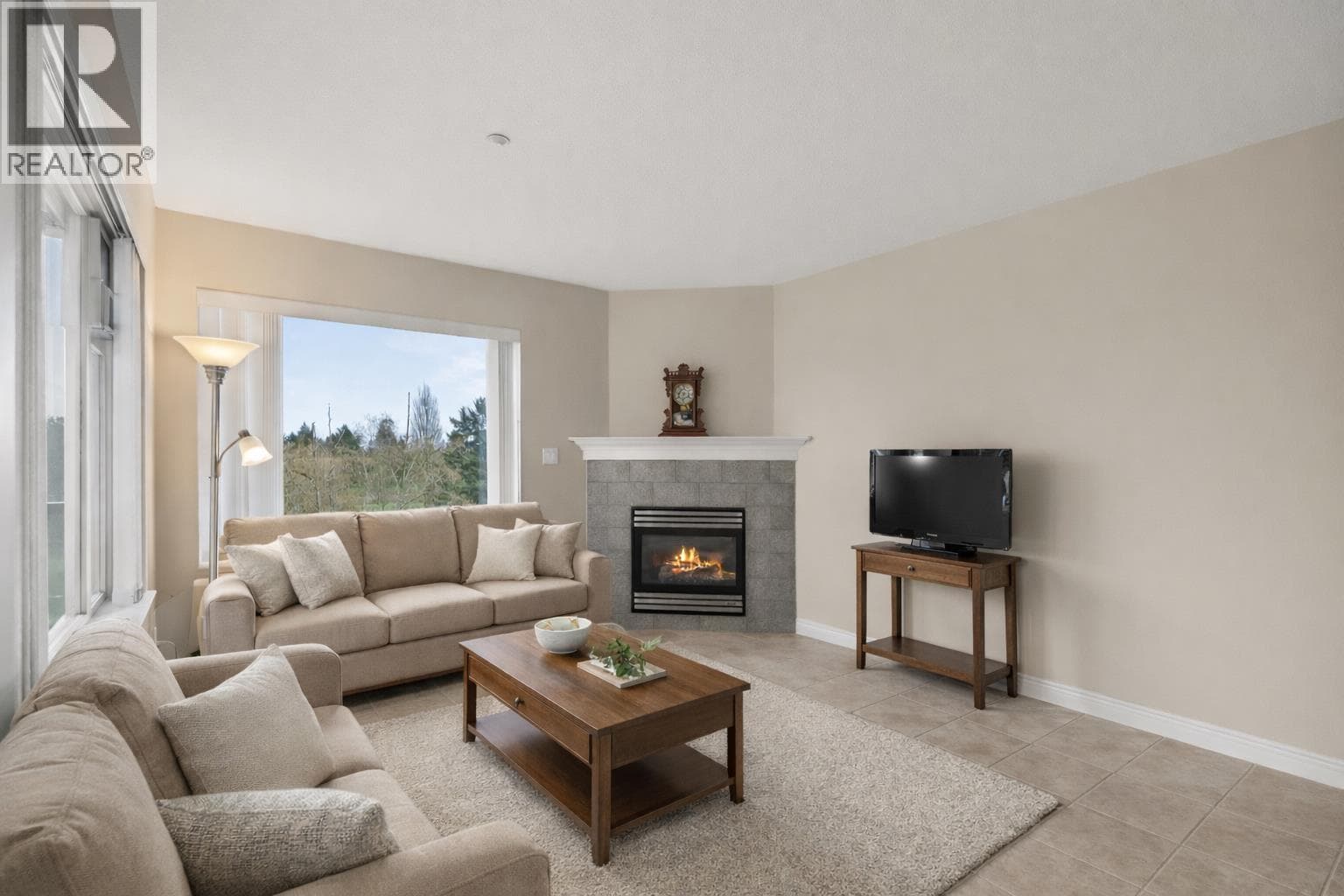 203 1330 HUNTER ROAD — photo 3