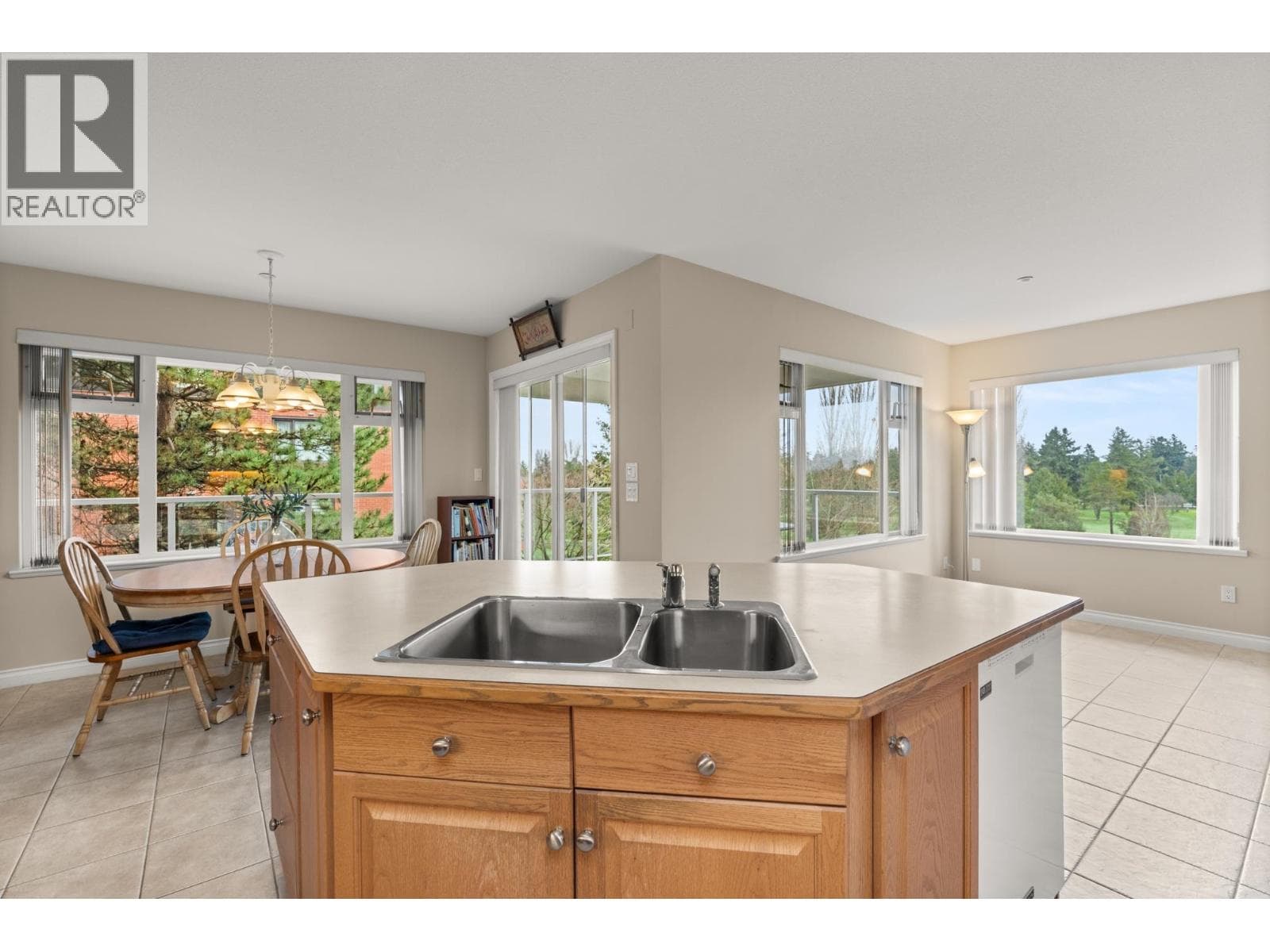 203 1330 HUNTER ROAD — photo 4