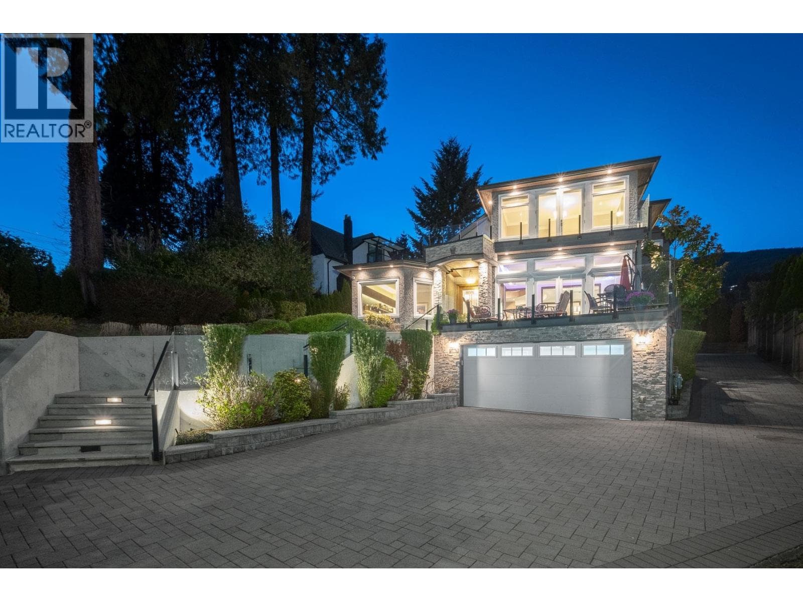 2567 LAWSON AVENUE in West Bay