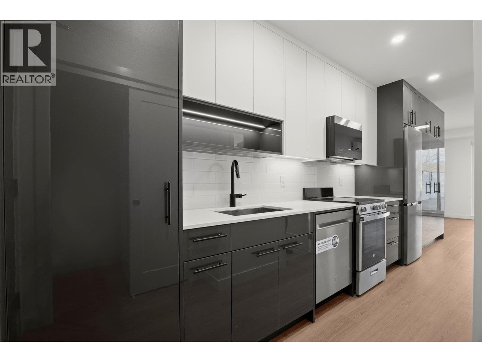 1380 Pridham Avenue Unit# 212 — photo 5