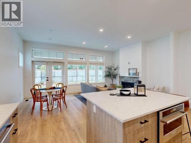 4072 SATURNA AVENUE — photo 4