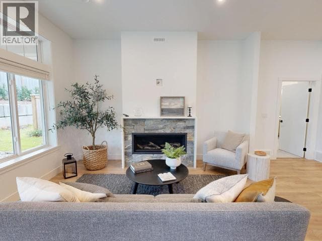 4072 SATURNA AVENUE — photo 2
