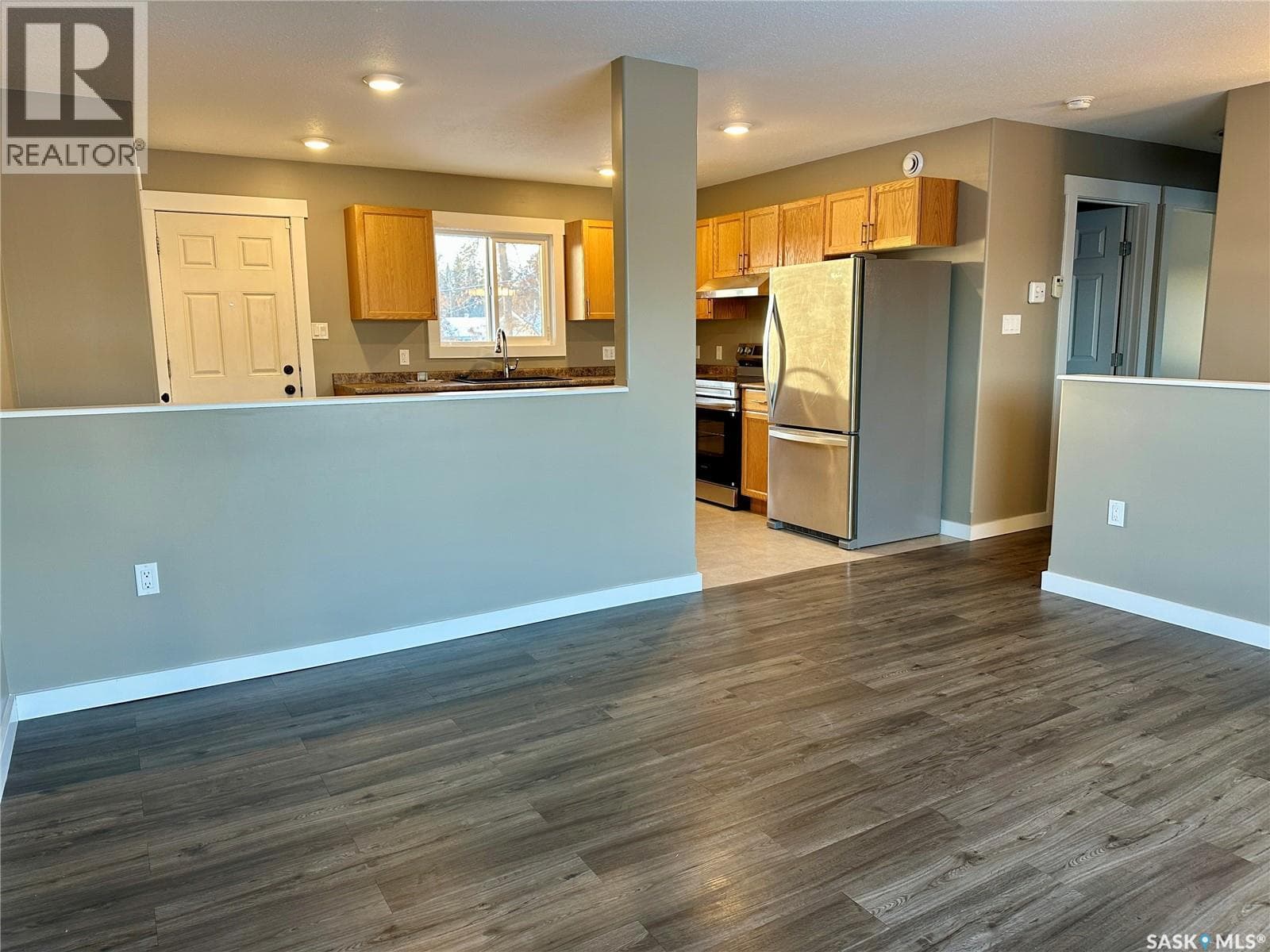 595 Cook CRESCENT — photo 3