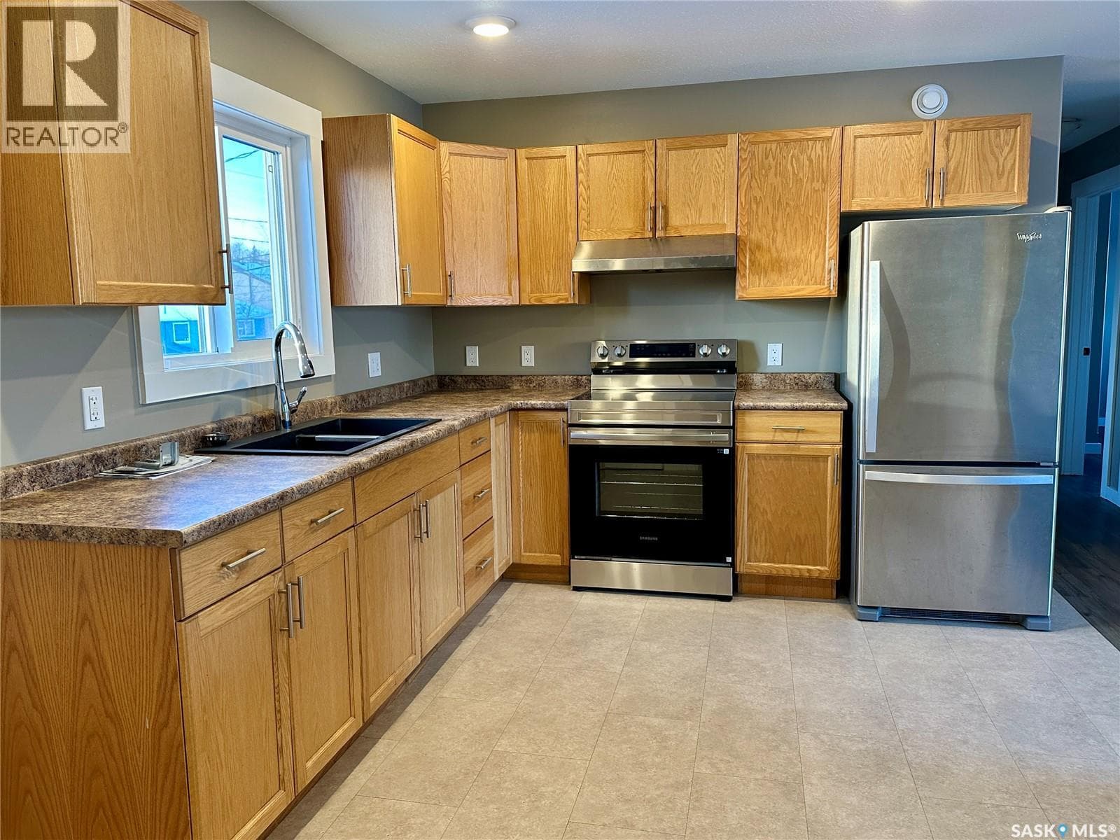 595 Cook CRESCENT — photo 4