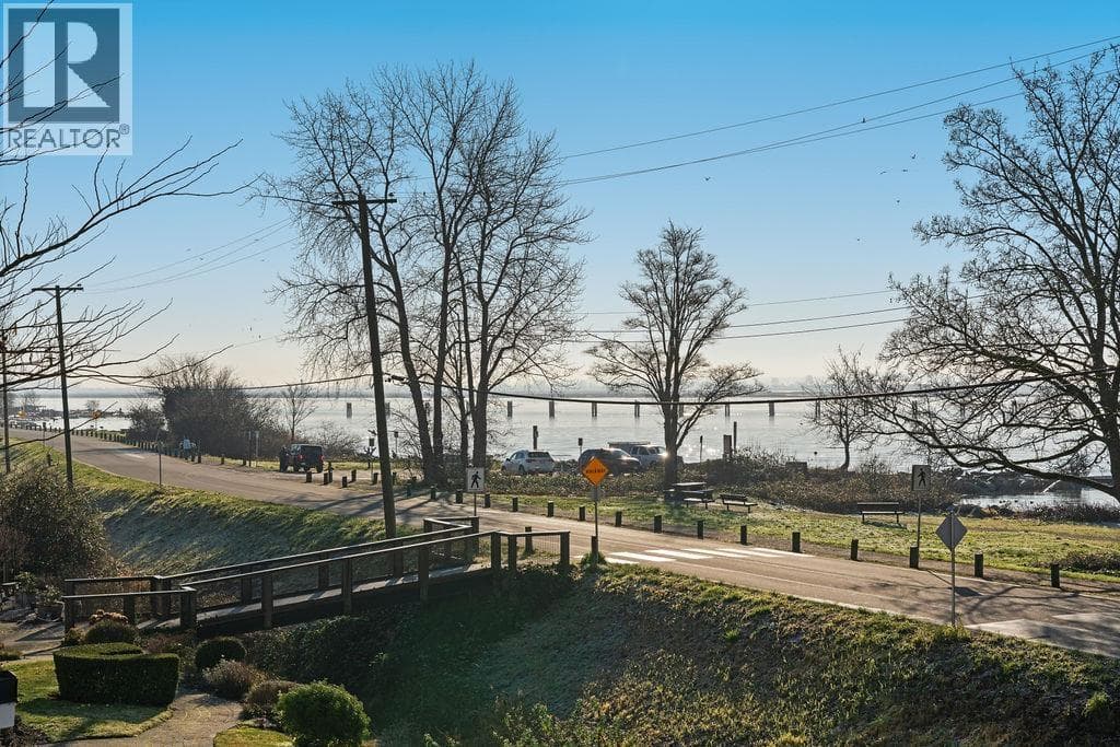 202 13251 PRINCESS STREET — photo 4