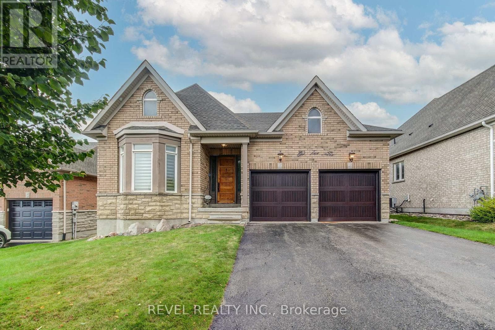 126 ABERFOYLE MILL CRESCENT, Toronto — photo 2