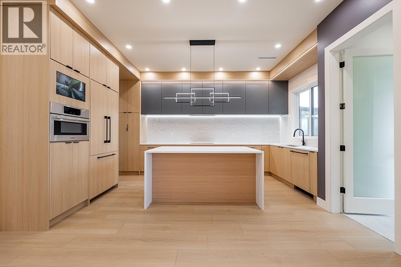 2 6554 CHARLES STREET in Lochdale